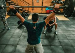 Jakie są zasady dietetyczne przed zawodami sportowymi?